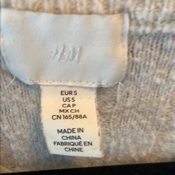 H&M Cream Cable Knit Crew Neck Sweater - Picture 2 of 3